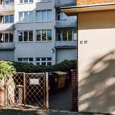 Komplett Neu: 2-zi Zentral Im Altbau. 24h-checkin *