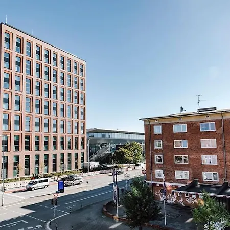 Apartment Komplett Neu: 2-zi Zentral Im Altbau. 24h-checkin