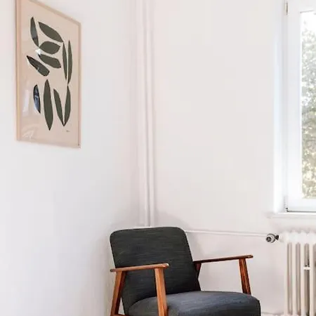 Komplett Neu: 2-zi Zentral Im Altbau. 24h-checkin Apartment Kiel