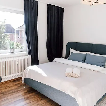 Komplett Neu: 2-zi Zentral Im Altbau. 24h-checkin Apartment Kiel