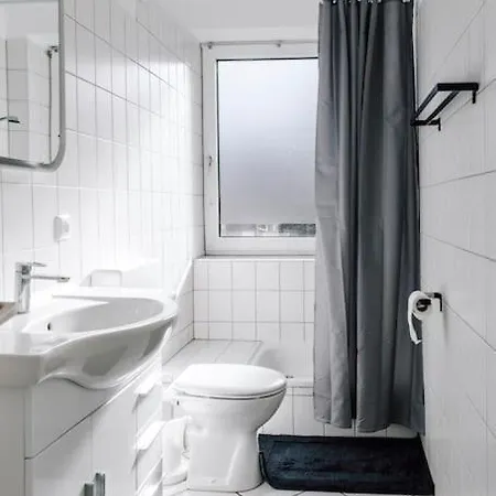 Komplett Neu: 2-zi Zentral Im Altbau. 24h-checkin * كيل