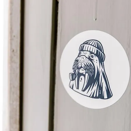 Komplett Neu: 2-zi Zentral Im Altbau. 24h-checkin 基尔