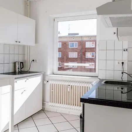 Komplett Neu: 2-zi Zentral Im Altbau. 24h-checkin * كيل